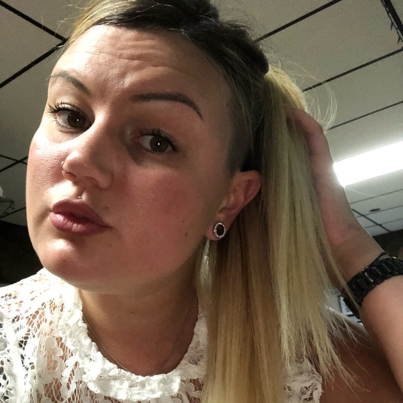 Meet your Posher, Taylor - Picture 1 of 1